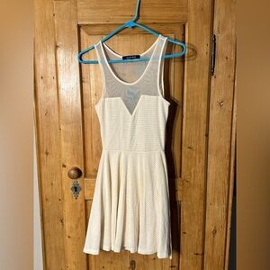 🎉Junior’s Creamy White Dress with See-Thru Shoulder & Back Size Medium